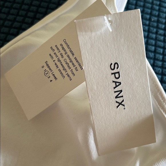 Spanx Seamless Power Everday Tank White Size M 4 Way Stretch Shaping Shapewear - Picture 3 of 3